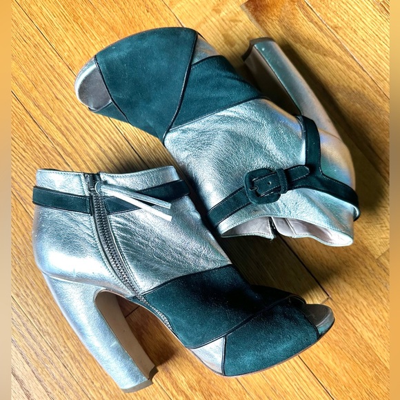 Miu Miu open toe heels from Fall-Winter 2011 runway - Picture 5 of 11